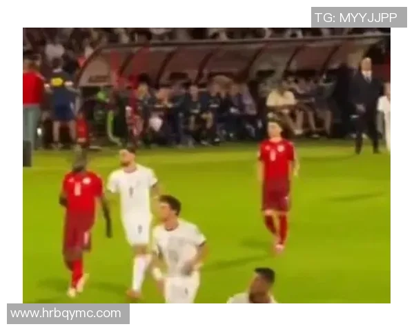 昔日足坛巨星重聚绿茵场共演经典对决 展现不老传奇风采 昔日足坛巨星重聚绿茵场共演经典对决 展现不老传奇风采