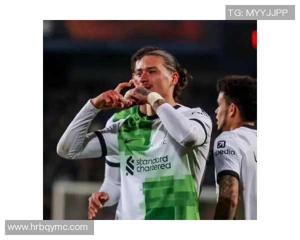 足球巨星赛场意外崴脚引发球迷热议或影响球队后续赛程走势 足球巨星赛场意外崴脚引发球迷热议或影响球队后续赛程走势